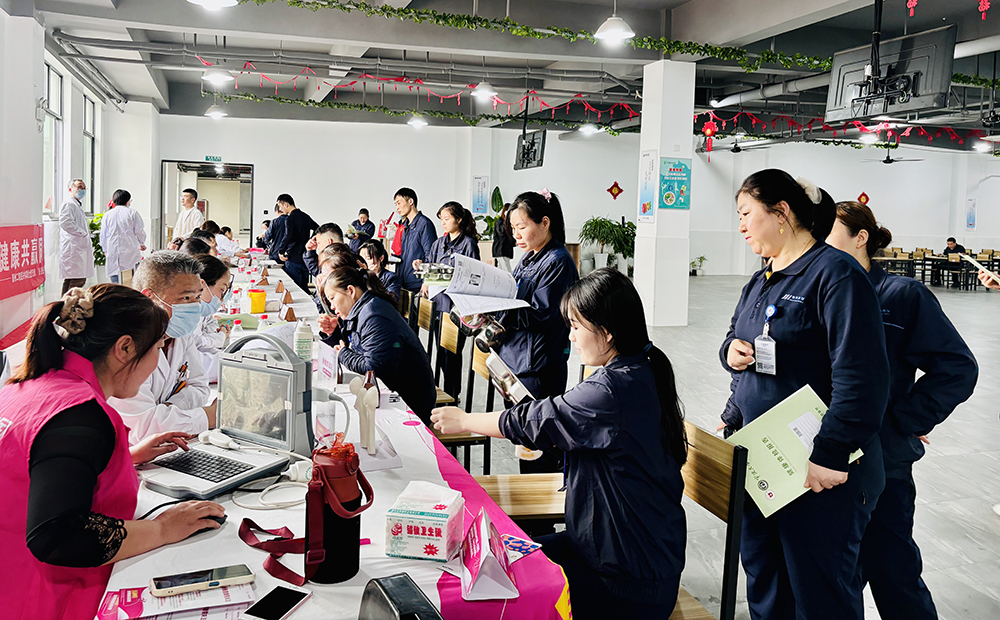 企業(yè)醫(yī)院同行 共筑健康防線｜鄞州二院專家團(tuán)隊(duì)來(lái)公司開(kāi)展健康義診(圖1)
