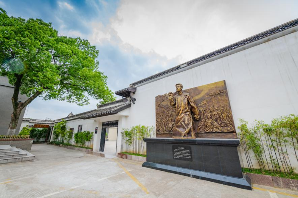 緬懷革命先烈 汲取奮進(jìn)力量 | 精華股份黨支部開展主題黨日活動(圖2)