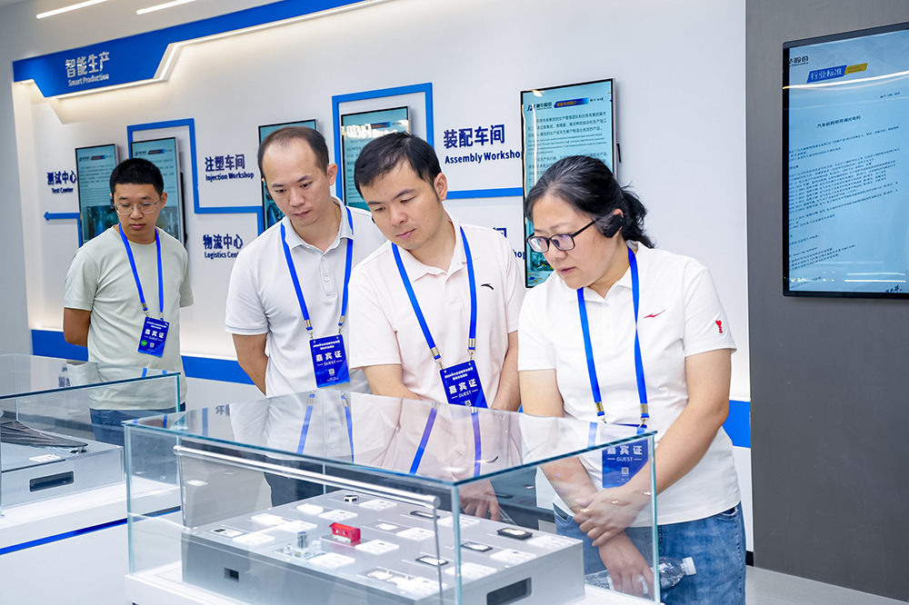 中小企業(yè)數(shù)字化轉型現(xiàn)場交流活動考察團領導蒞臨我司參觀調(diào)研(圖2)