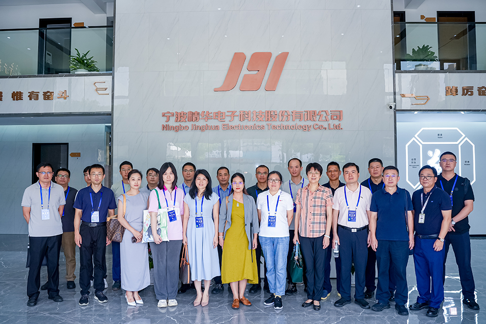 中小企業(yè)數(shù)字化轉型現(xiàn)場交流活動考察團領導蒞臨我司參觀調(diào)研(圖3)