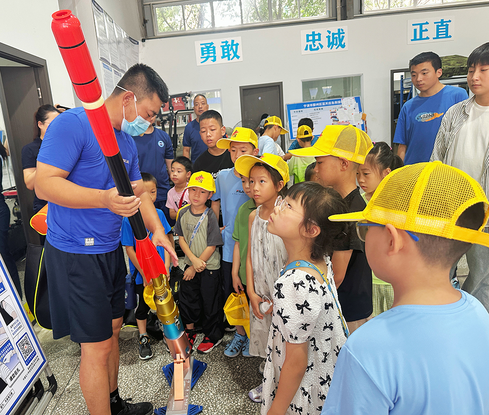 筑夢成長 相伴一夏 | 精華股份2025年暑期候鳥托管班圓滿結(jié)業(yè)(圖2)